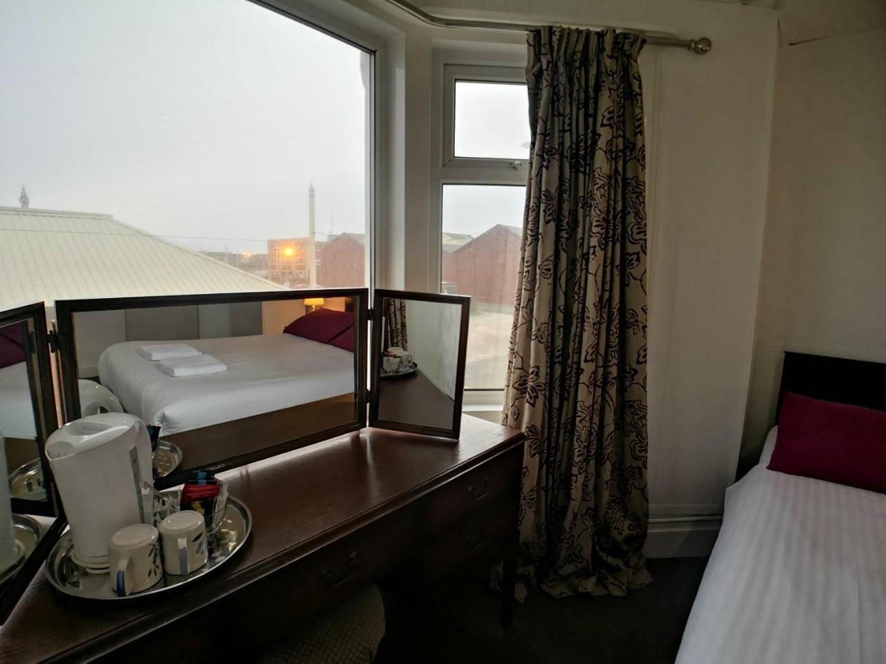 The Hopton Hotel Блекпул Екстериор снимка